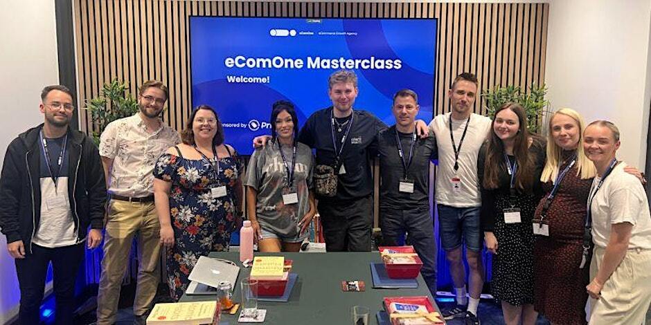 ecommerce masterclass attendees and team in ecomone digital