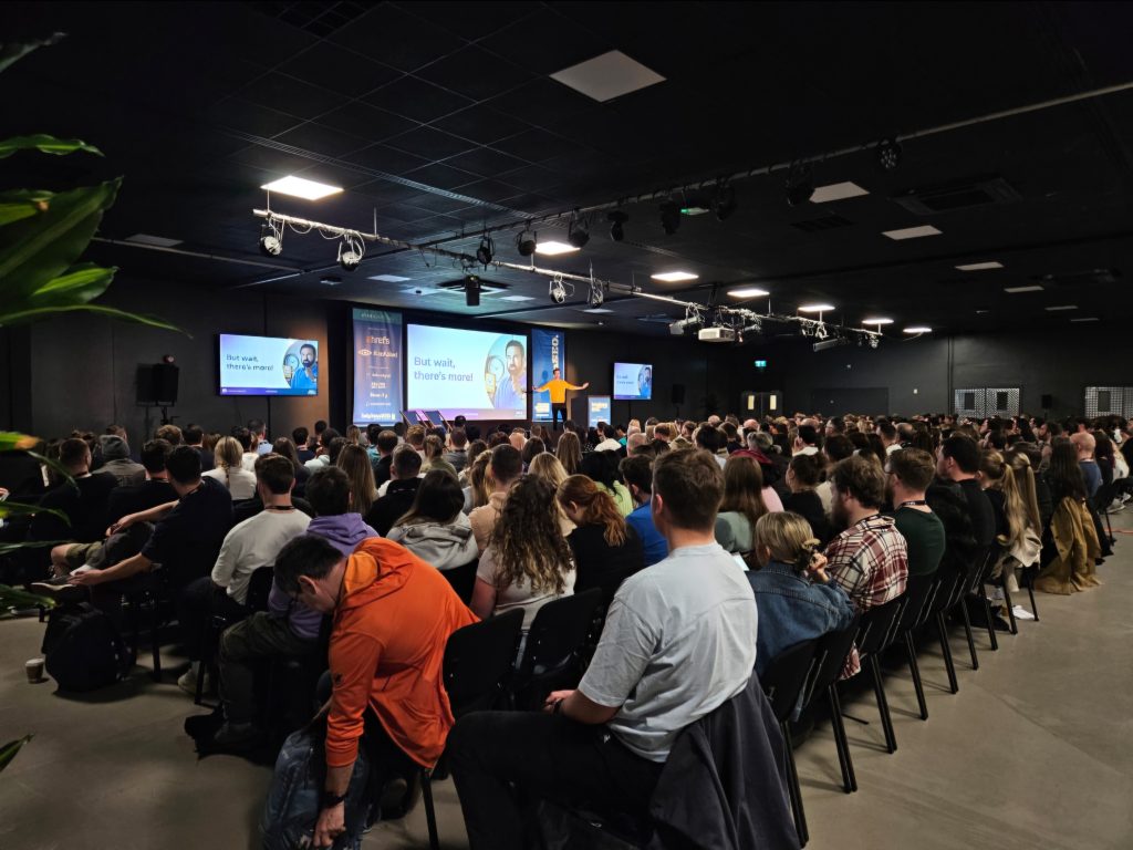 kieran delivering a talk at brightonseo
